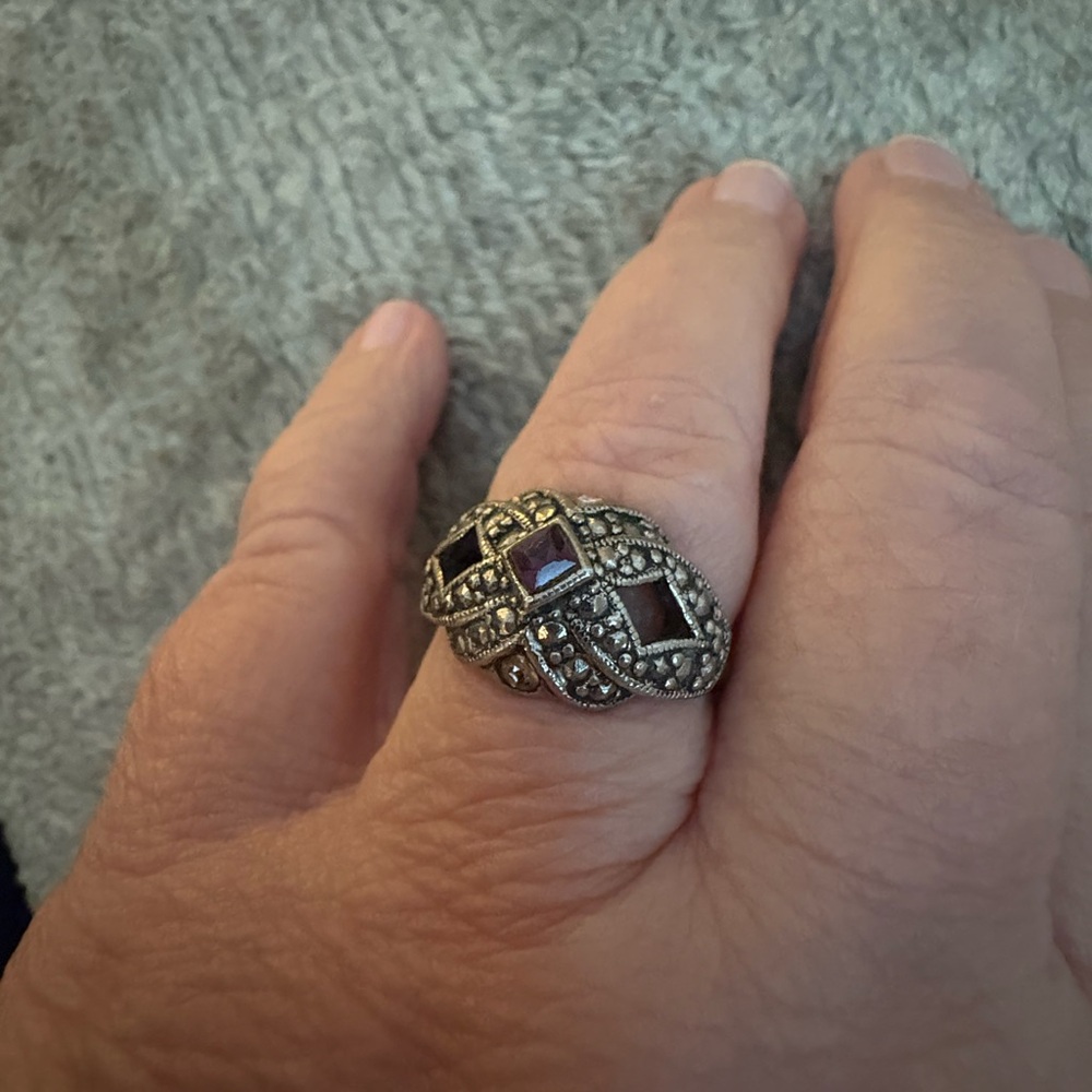 GUC vintage Avon ring. Size 7.5